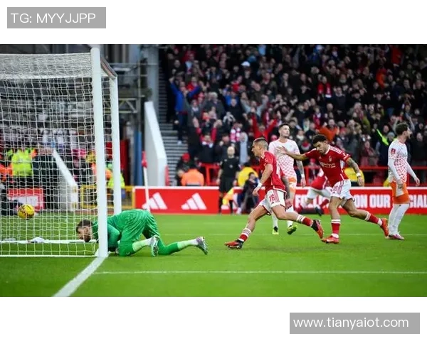 西汉姆联对阵哈德斯菲尔德精彩直播全程回顾与赛后分析