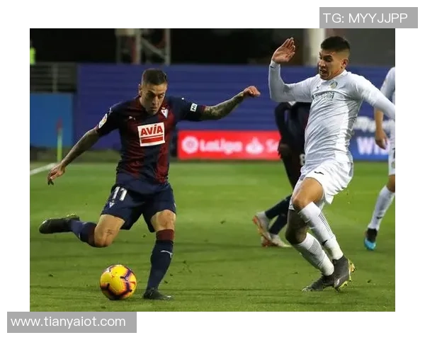 赫塔菲主场迎战埃瓦尔双方争夺关键三分展现实力较量