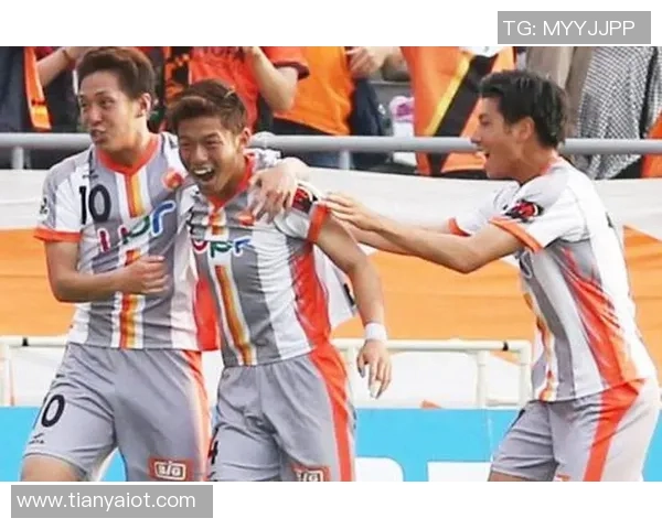 雷法山口迎战岐阜队全力争胜展现球队实力与斗志