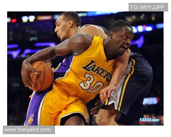 爵士与湖人精彩对决视频回放全程回顾与分析 爵士与湖人精彩对决视频回放全程回顾与分析