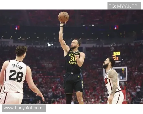 火箭队与勇士队激战正酣CCTV全程直播精彩赛事回顾与分析 火箭队与勇士队激战正酣CCTV全程直播精彩赛事回顾与分析