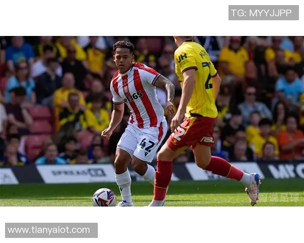 米堡与维拉首轮对决精彩回顾球迷热情高涨赛场氛围火爆