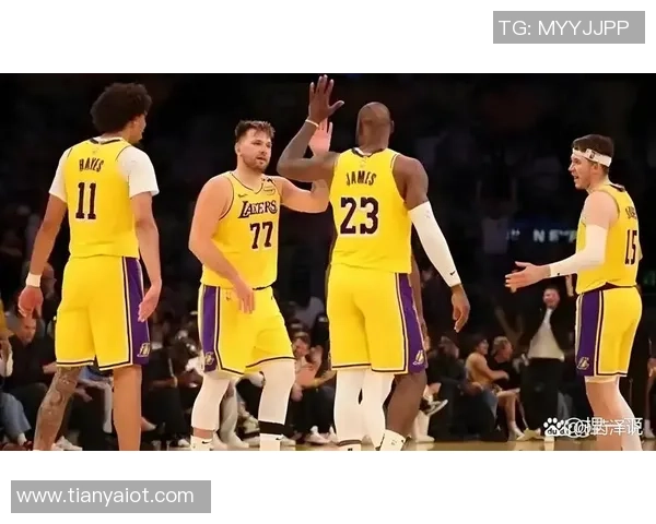 约什吉迪带领球队冲击季后赛展现年轻球员的无限潜力与魅力